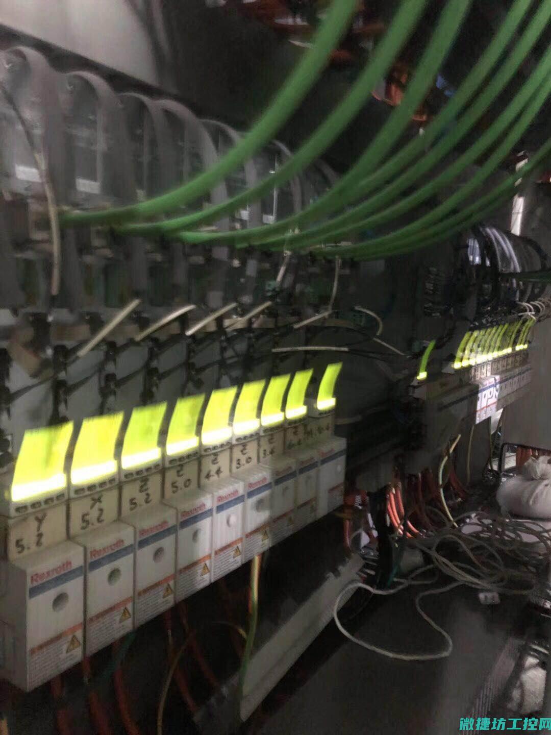 变频器停机就报故障 (变频器停机状态显示闪烁)